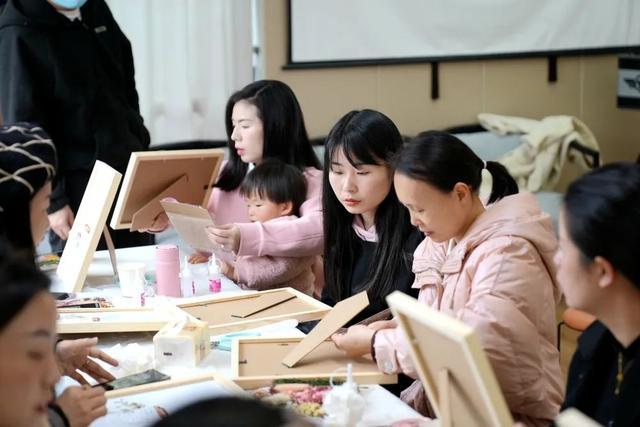 为庆祝"三八"国际妇女节,丰富妇女们的精神文化生活,提升艺术修养和